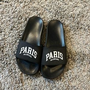 Like New Balenciaga, Paris logo slippers